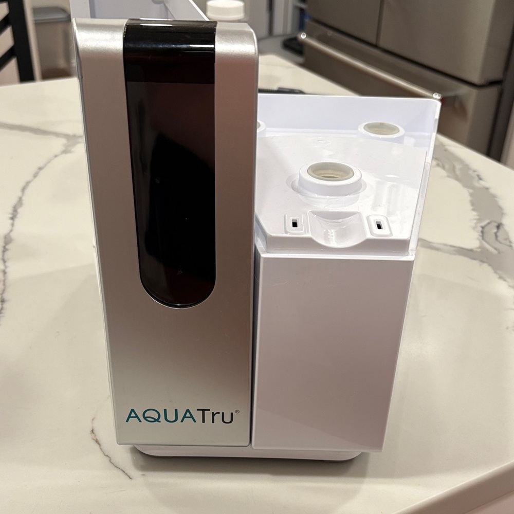 Aqua Silver and White Water Purifier